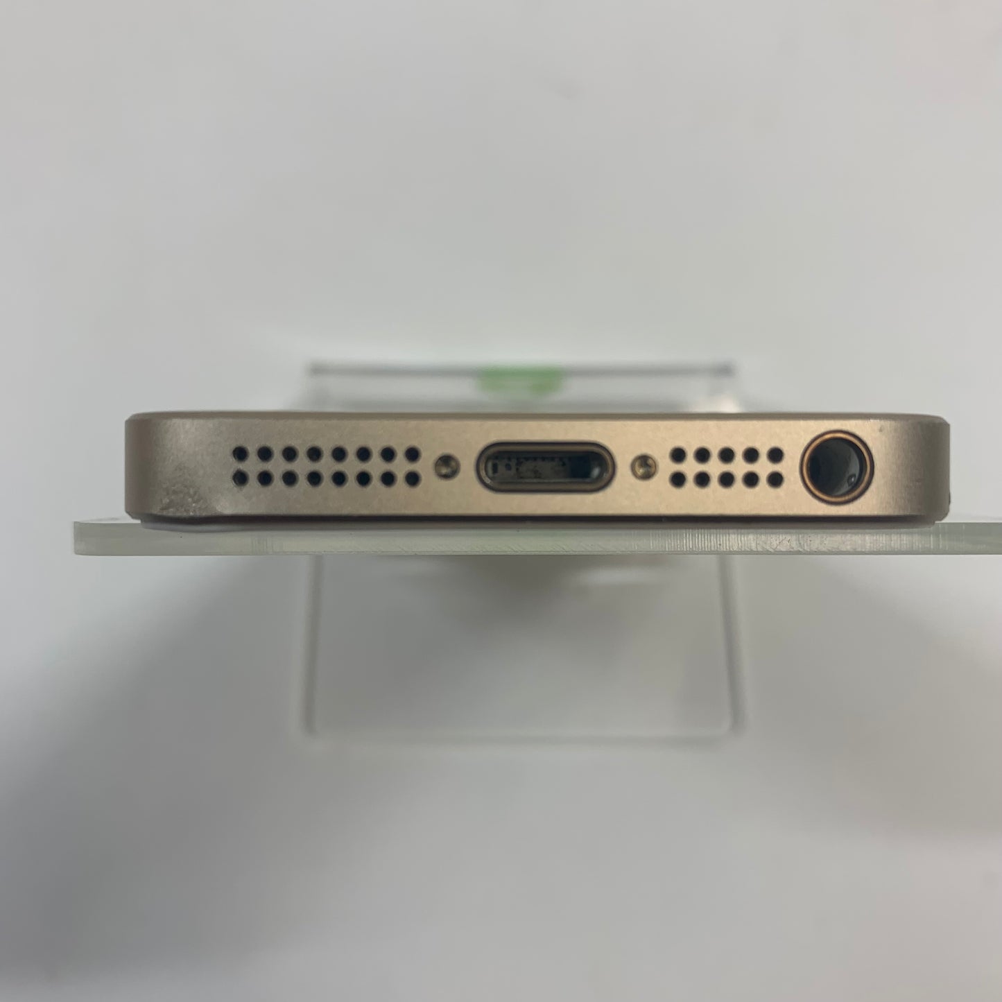 Unlocked Apple iPhone SE 16GB 15.8.3 GOLD MLXM2J/A