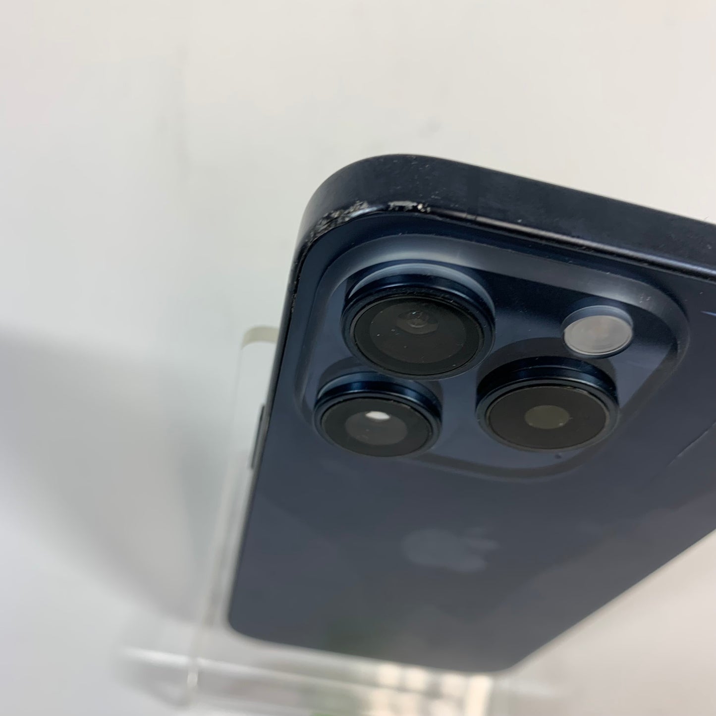 (BAD SCREEN/CRACKED BACK) T-Mobile Apple iPhone 15 Pro 256GB A2848 (READ)