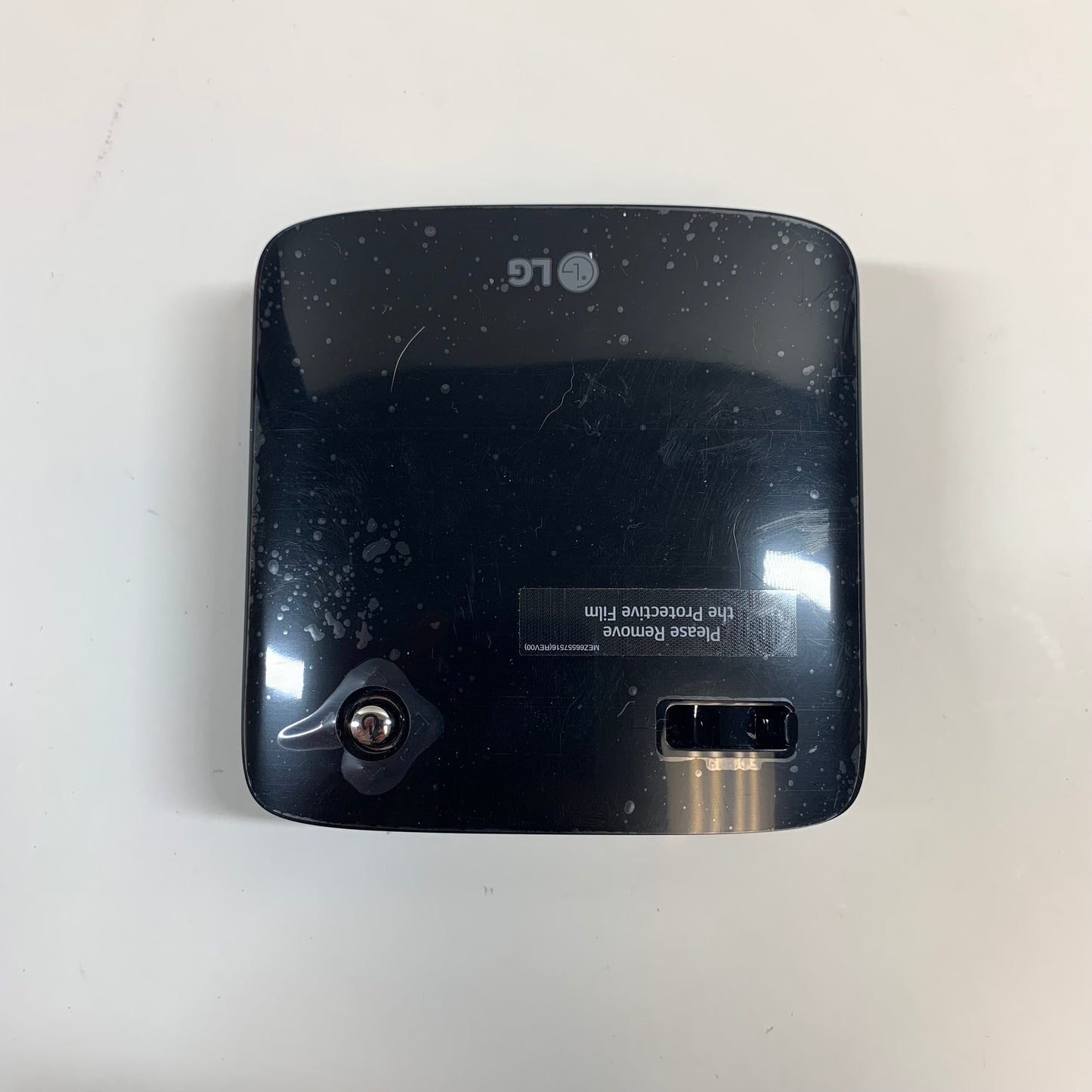 LG ph1520b 1208 x 720 Mini Projector