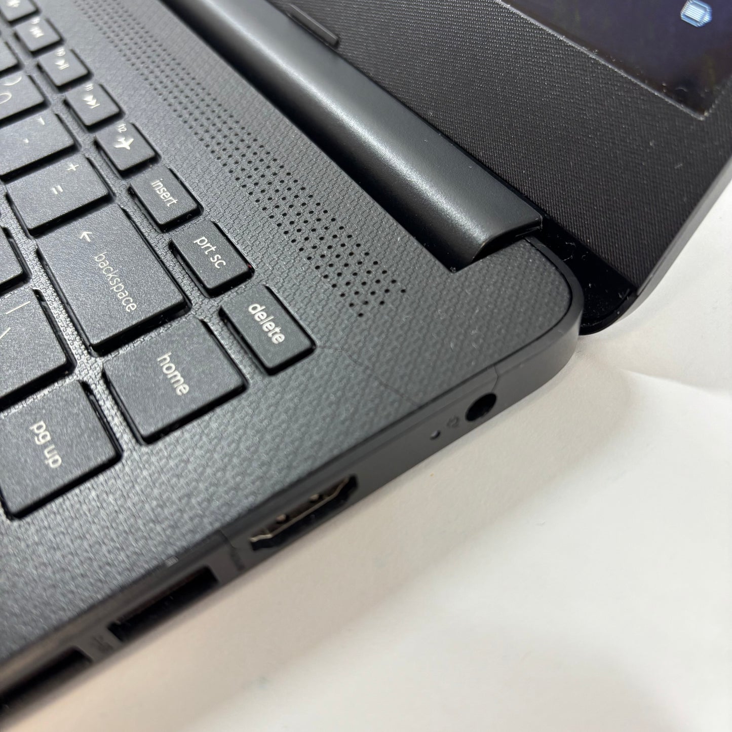 HP Pavilion 14-DQ0060NR 14" Celeron N4120 1.1GHz 4GB RAM 64GB SSD