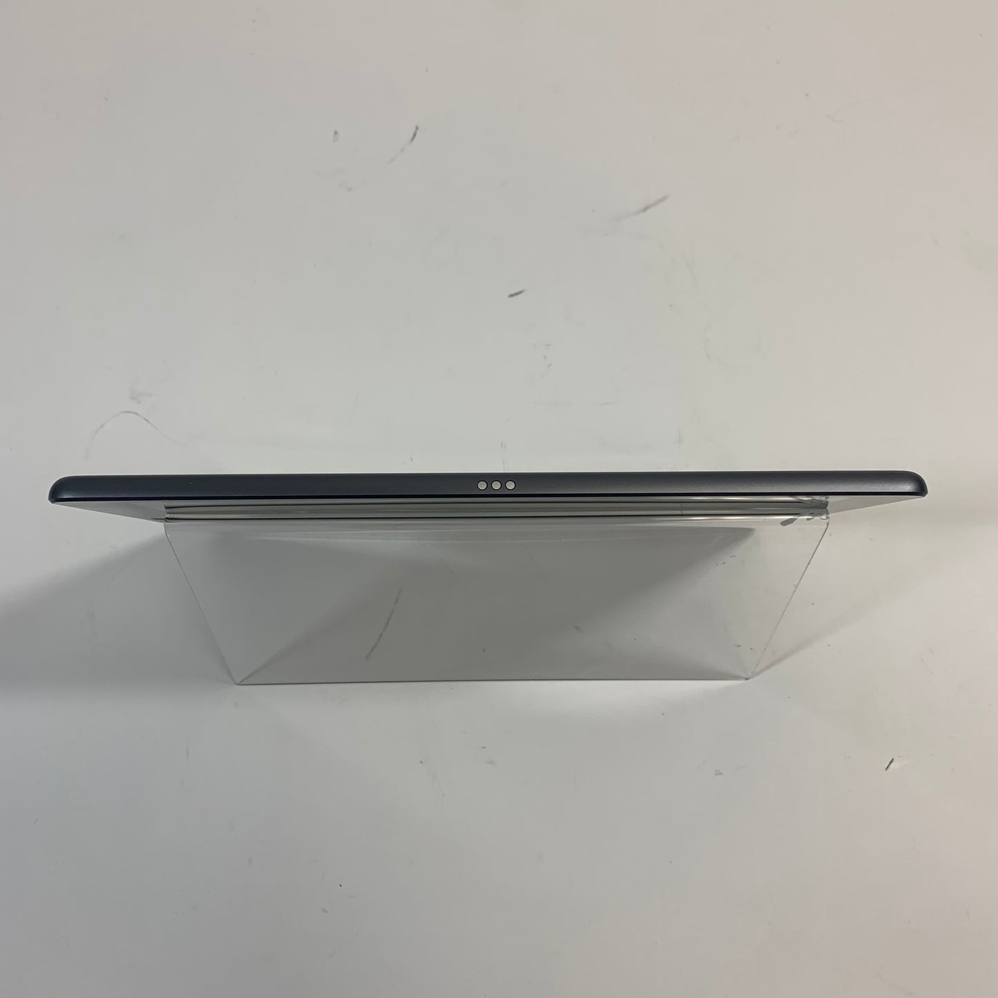 WiFi Only Apple iPad 8th Gen 32GB 18.4.1 Space gray MYL92LL/A
