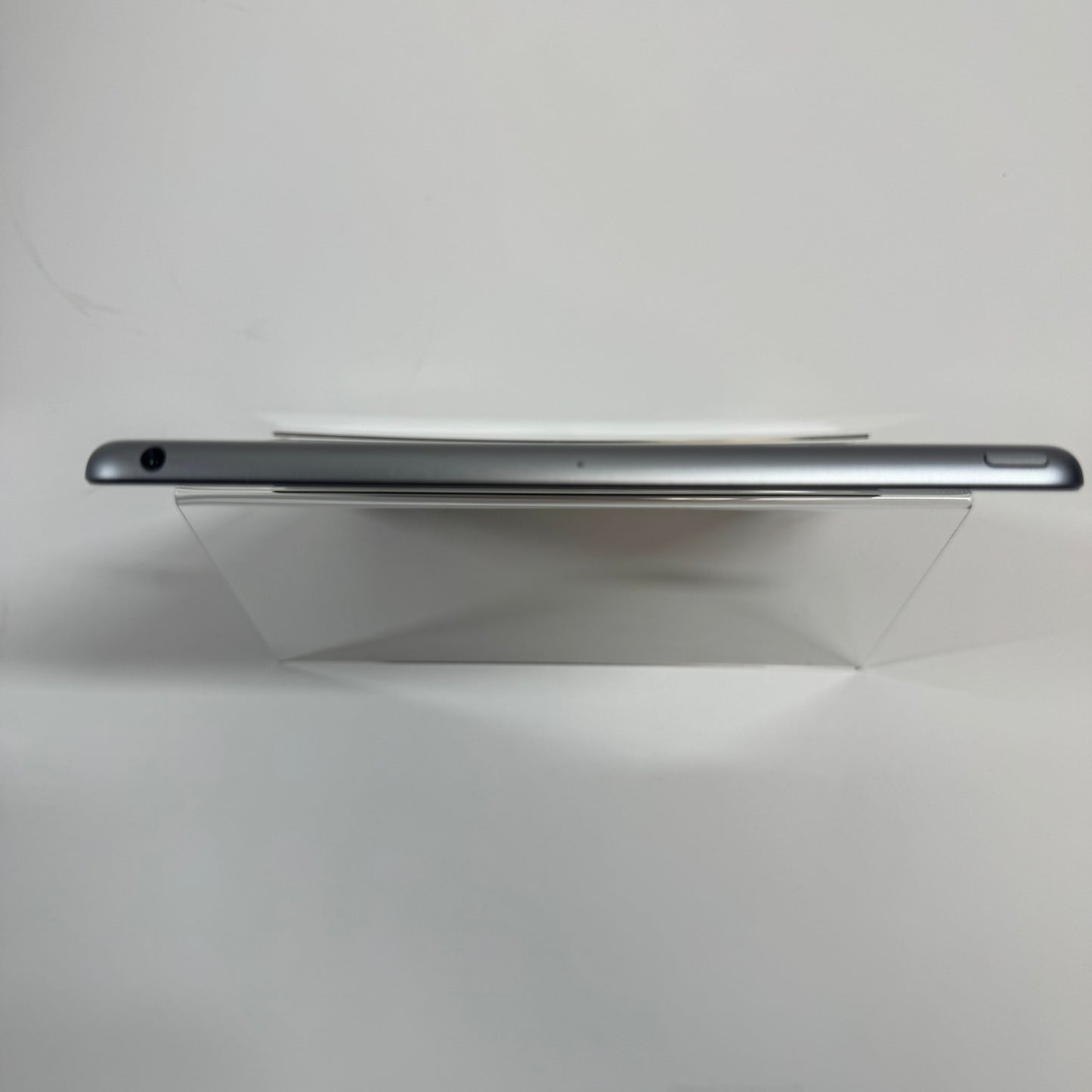 WiFi Only Apple iPad 6th Gen 32GB Space Gray MR7J2LL/A