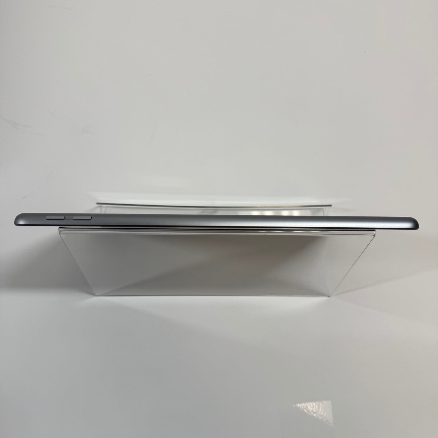 WiFi Only Apple iPad 6th Gen 32GB Space Gray MR7J2LL/A