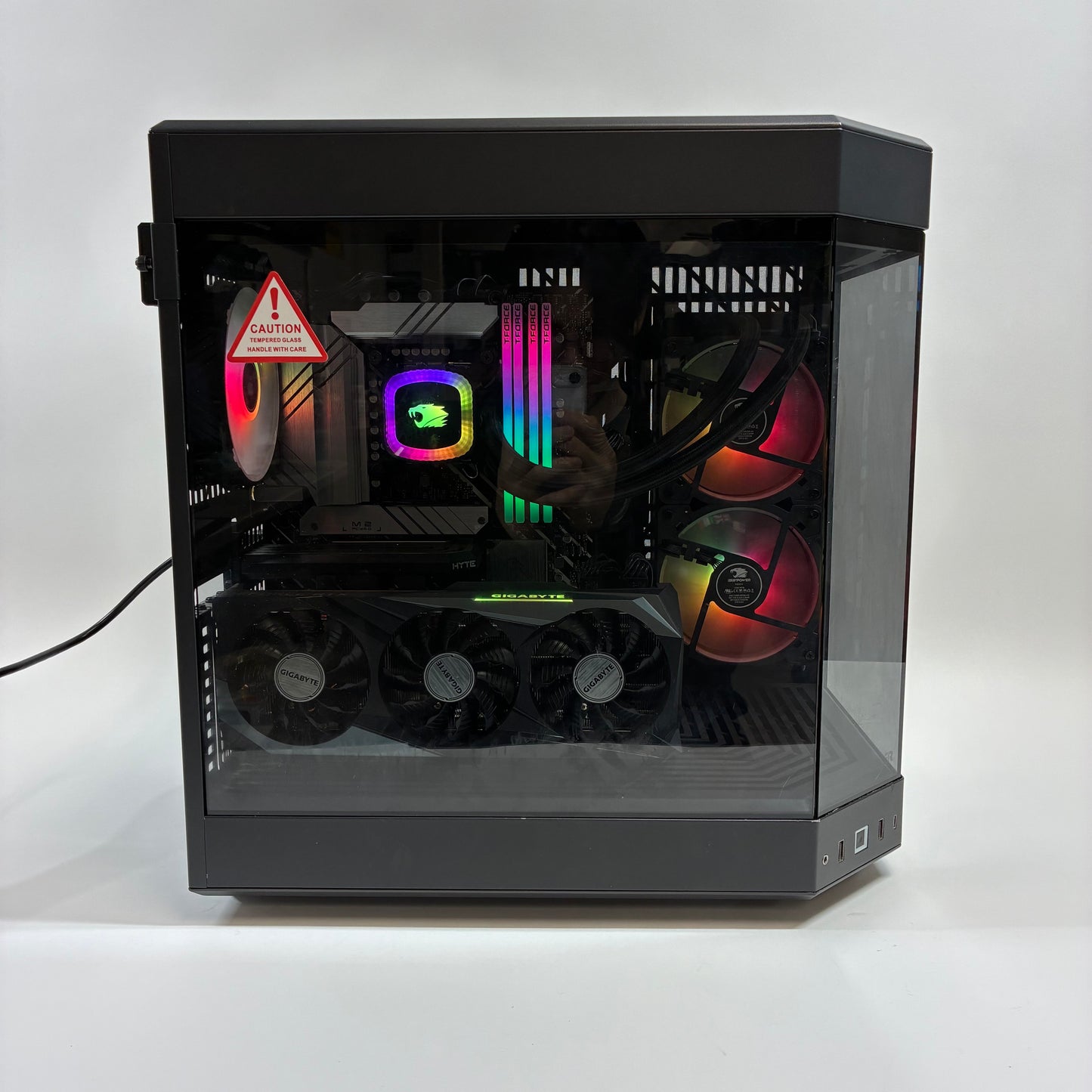 HYTE Y70 i7-12700KF 3.60GHz 32GB RAM Nvidia GeForce RTX 3070