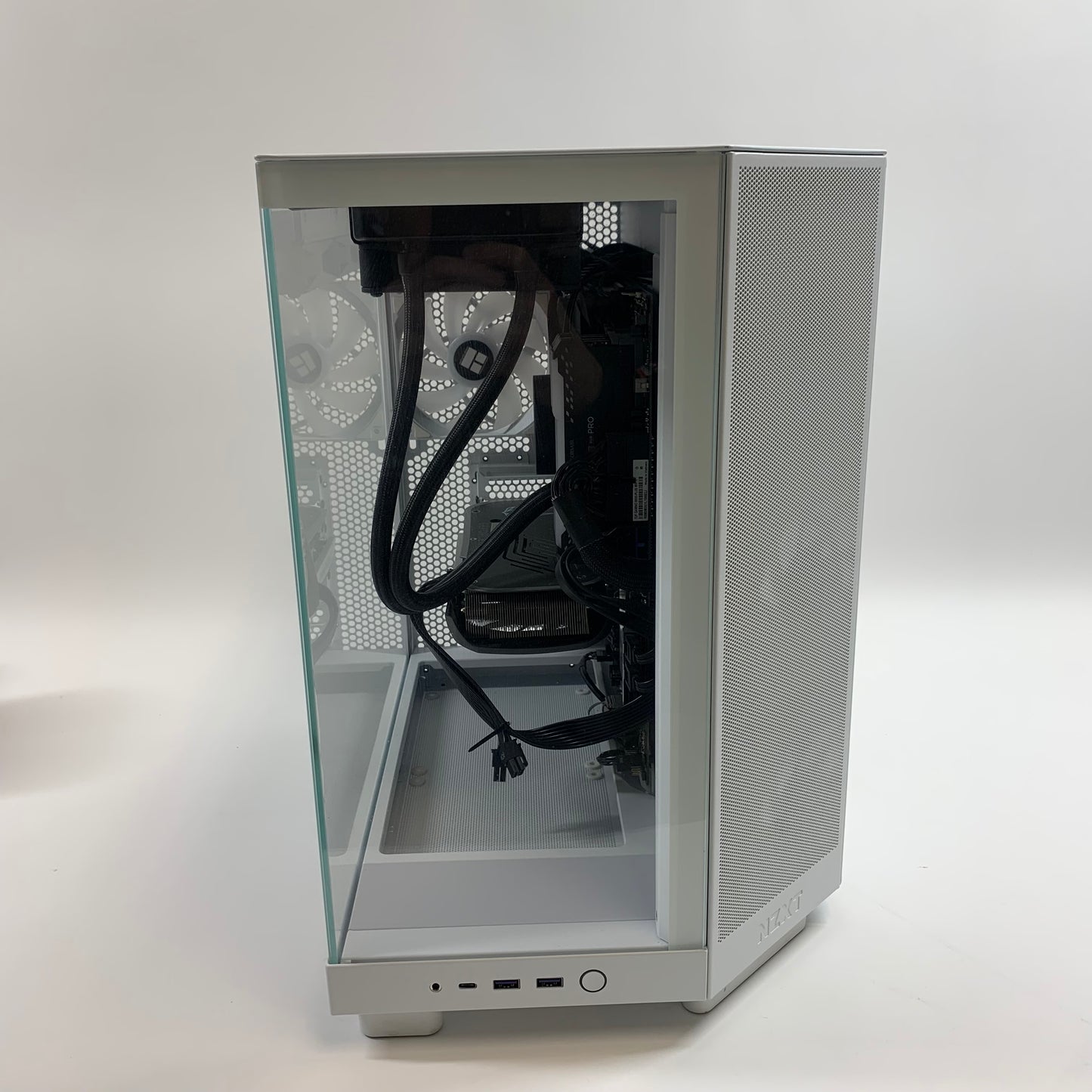 NZXT Custom Ryzen 7 5800X3D 3.40GHz 32GB RAM 256GB SSD ZOTAC GeForce RTX 4060 Ti